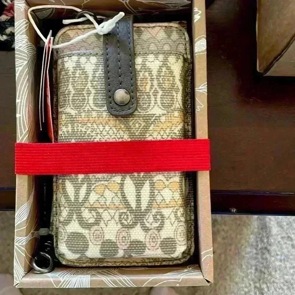 Smartphone wristlet